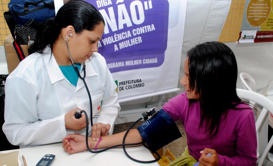 Público de 1500 pessoas participa da Feira de Serviços da UPS Cidadania na vila zumbi em Colombo