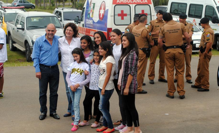 Público de 1500 pessoas participa da Feira de Serviços da UPS Cidadania na vila zumbi em Colombo