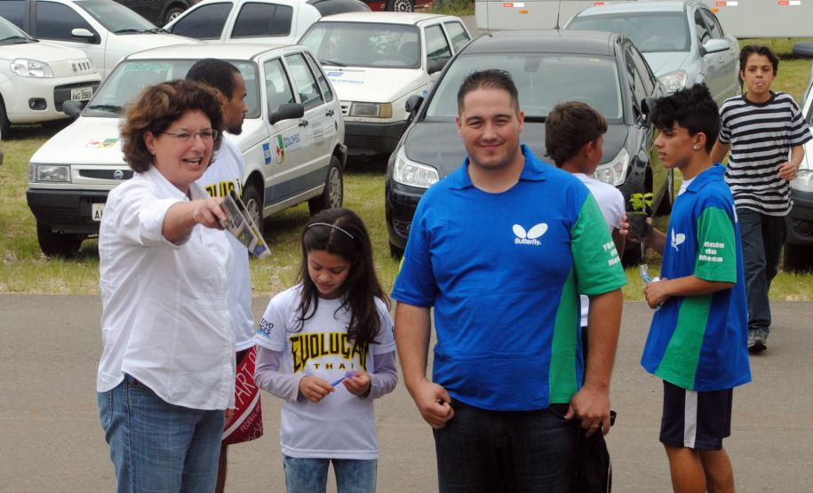 Público de 1500 pessoas participa da Feira de Serviços da UPS Cidadania na vila zumbi em Colombo