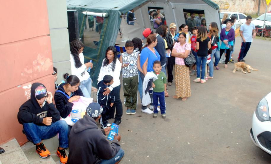 Público de 1500 pessoas participa da Feira de Serviços da UPS Cidadania na vila zumbi em Colombo