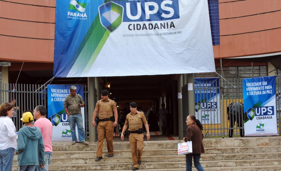 Público de 1500 pessoas participa da Feira de Serviços da UPS Cidadania na vila zumbi em Colombo