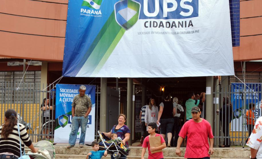Público de 1500 pessoas participa da Feira de Serviços da UPS Cidadania na vila zumbi em Colombo
