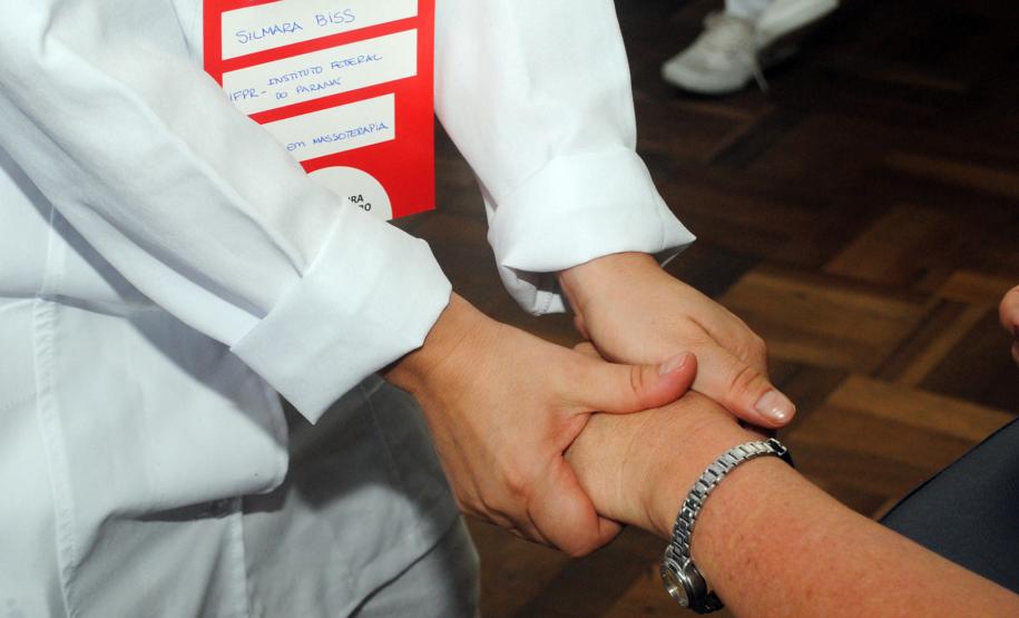 Público de 1500 pessoas participa da Feira de Serviços da UPS Cidadania na vila zumbi em Colombo