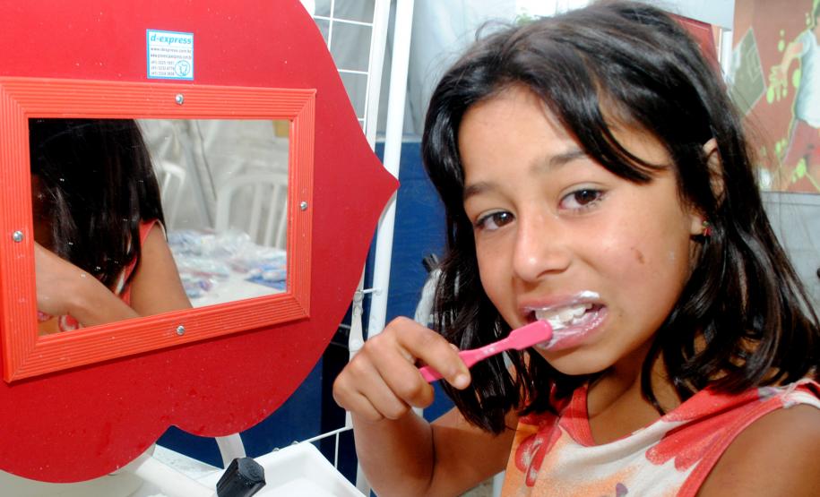 Público de 1500 pessoas participa da Feira de Serviços da UPS Cidadania na vila zumbi em Colombo