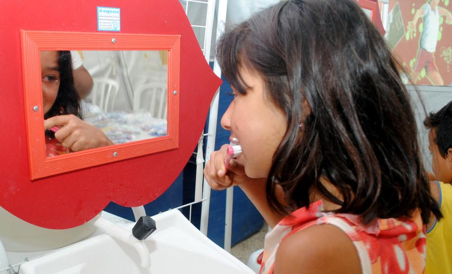 Público de 1500 pessoas participa da Feira de Serviços da UPS Cidadania na vila zumbi em Colombo