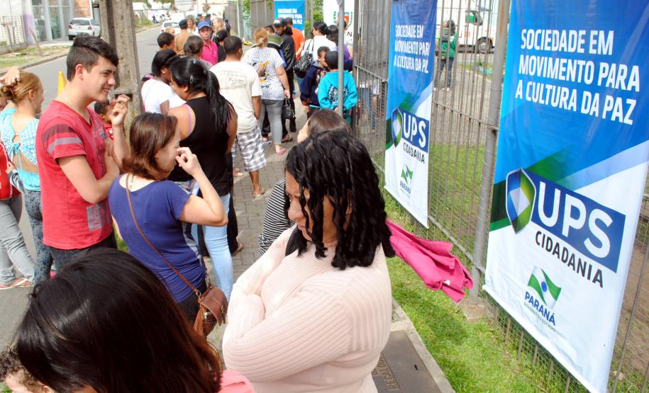 Comunidade da Vila Trindade em Curitiba recebe a Feira de Serviços gratuitos da UPS Cidadania