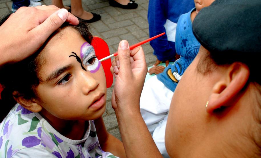 Comunidade da Vila Trindade em Curitiba recebe a Feira de Serviços gratuitos da UPS Cidadania
