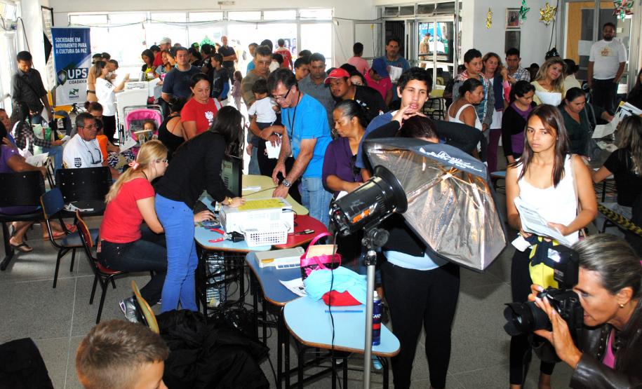 Comunidade da Vila Trindade em Curitiba recebe a Feira de Serviços gratuitos da UPS Cidadania