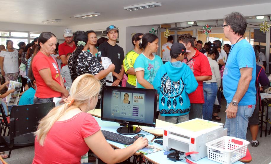 Comunidade da Vila Trindade em Curitiba recebe a Feira de Serviços gratuitos da UPS Cidadania