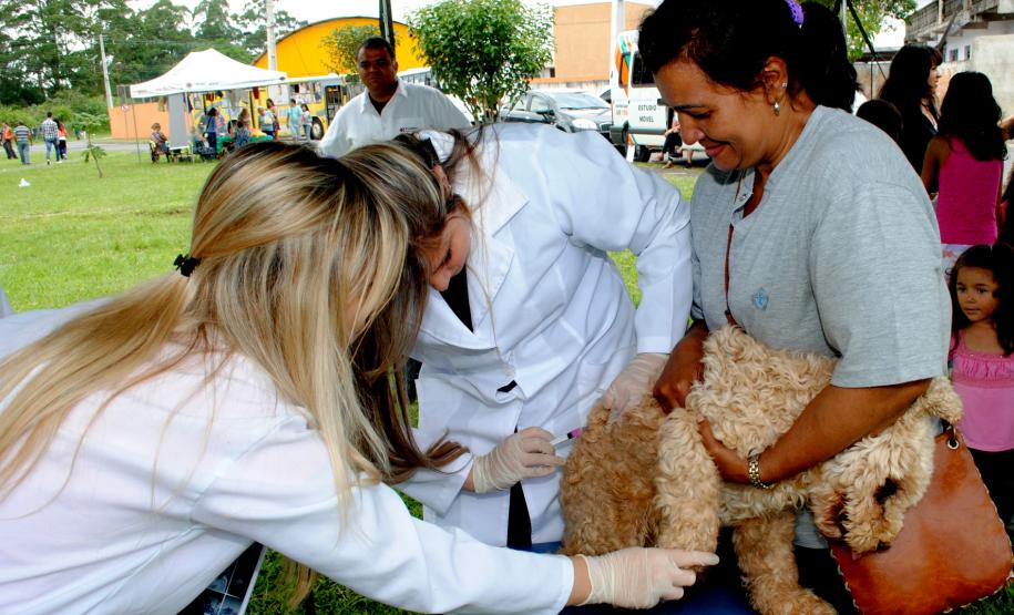 Comunidade da Vila Trindade em Curitiba recebe a Feira de Serviços gratuitos da UPS Cidadania