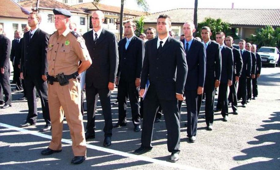 Bondaruk acompanha assinatura do termo de posse dos primeiros convocados do concurso para soldado PM Bondaruk acompanha assinatura do termo de posse dos primeiros convocados do concurso para soldado PM