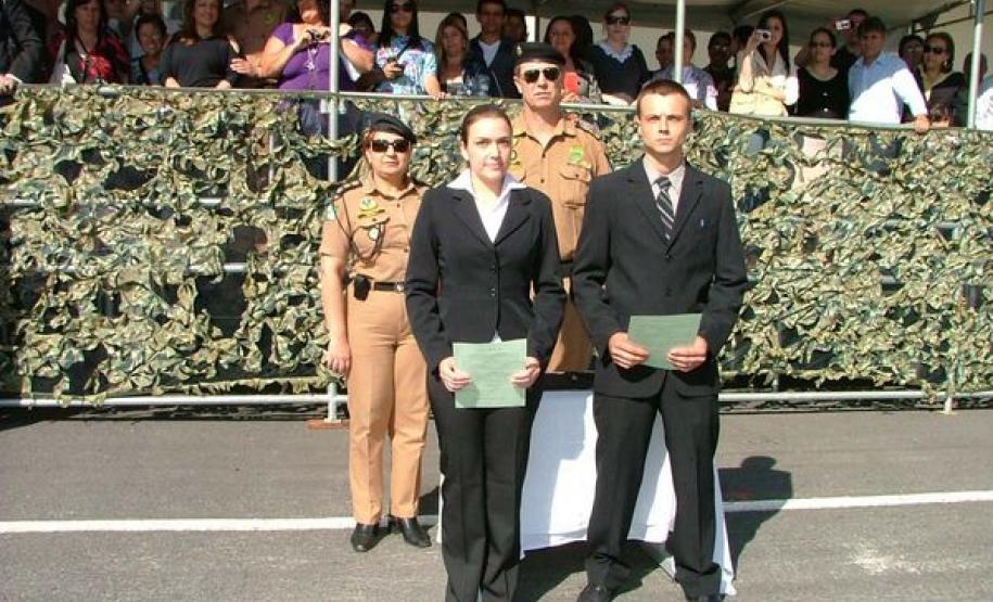 Bondaruk acompanha assinatura do termo de posse dos primeiros convocados do concurso para soldado PM Bondaruk acompanha assinatura do termo de posse dos primeiros convocados do concurso para soldado PM