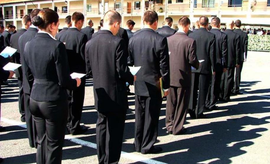 Bondaruk acompanha assinatura do termo de posse dos primeiros convocados do concurso para soldado PM Bondaruk acompanha assinatura do termo de posse dos primeiros convocados do concurso para soldado PM