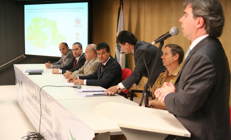 Governo estabelece metas para redução de homicídios no Paraná Governo estabelece metas para redução de homicídios no Paraná