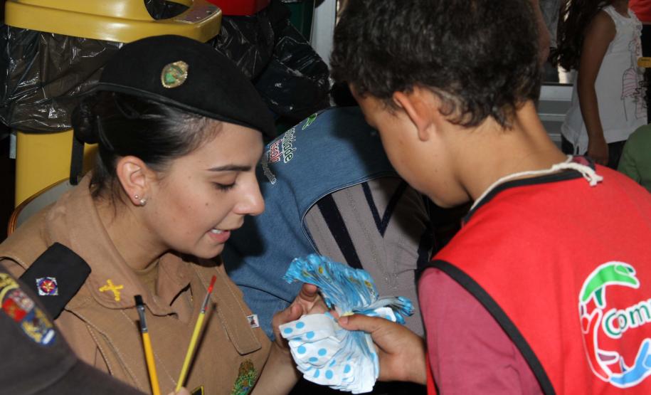 Comunidade participa de evento da PM na UPS Trindade em comemoração a Páscoa Curitiba, 13 de abril de 2014.Assunto: PascoaFoto: Soldado Cristiano Godoi de Andrade-PMPR.