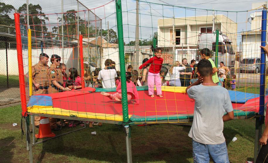 Comunidade participa de evento da PM na UPS Trindade em comemoração a Páscoa Curitiba, 13 de abril de 2014.Assunto: PascoaFoto: Soldado Cristiano Godoi de Andrade-PMPR.
