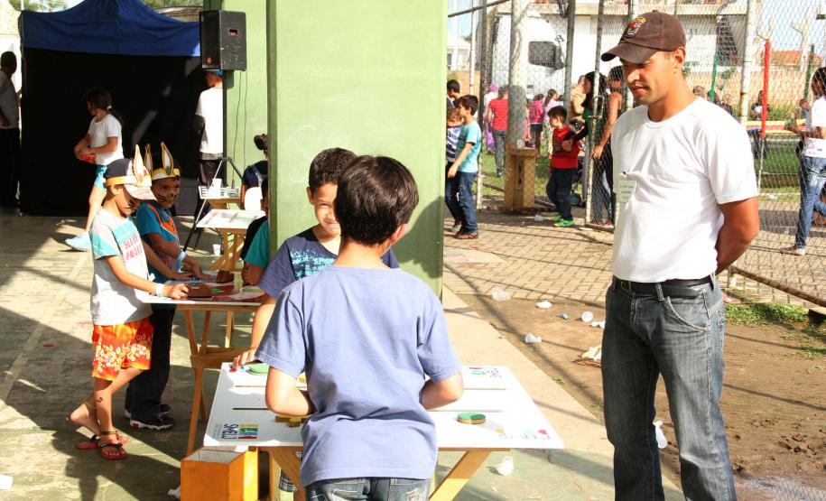 Comunidade participa de evento da PM na UPS Trindade em comemoração a Páscoa Curitiba, 13 de abril de 2014.Assunto: PascoaFoto: Soldado Cristiano Godoi de Andrade-PMPR.