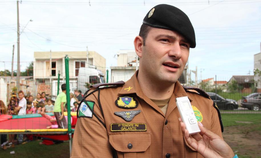 Comunidade participa de evento da PM na UPS Trindade em comemoração a Páscoa Curitiba, 13 de abril de 2014.Assunto: PascoaTenente GalanteFoto: Soldado Cristiano Godoi de Andrade-PMPR.