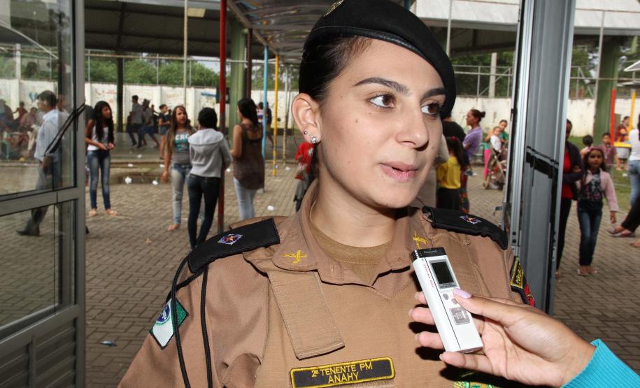 Comunidade participa de evento da PM na UPS Trindade em comemoração a Páscoa Curitiba, 13 de abril de 2014.Assunto: PascoaTenente AnahyFoto: Soldado Cristiano Godoi de Andrade-PMPR.