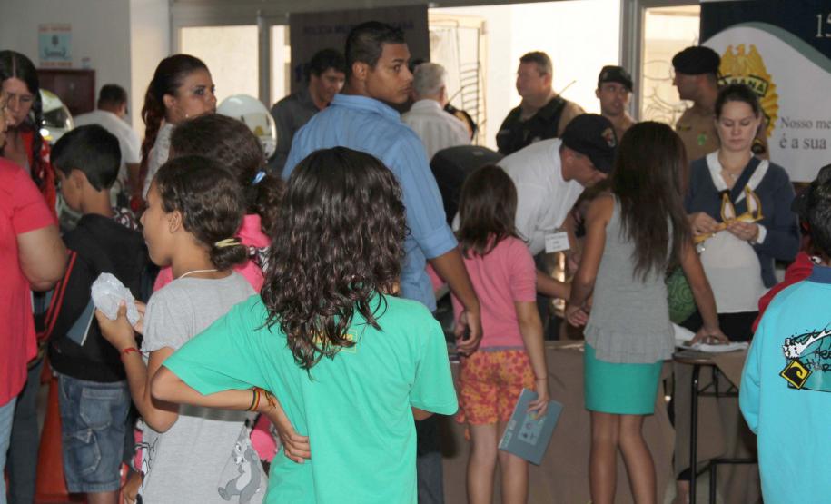 Comunidade participa de evento da PM na UPS Trindade em comemoração a Páscoa Curitiba, 13 de abril de 2014.Assunto: PascoaFoto: Soldado Cristiano Godoi de Andrade-PMPR.