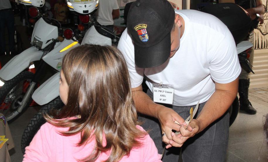Comunidade participa de evento da PM na UPS Trindade em comemoração a Páscoa Curitiba, 13 de abril de 2014.Assunto: PascoaFoto: Soldado Cristiano Godoi de Andrade-PMPR.