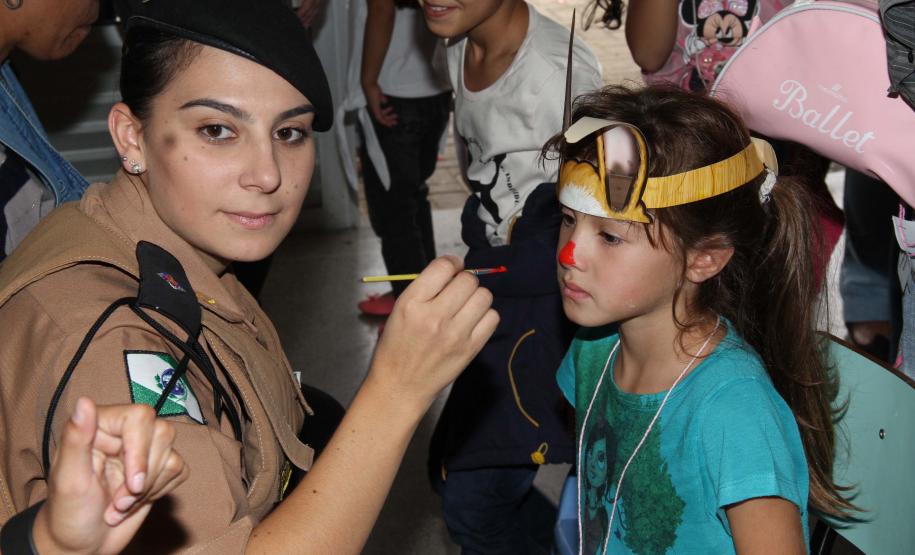 Comunidade participa de evento da PM na UPS Trindade em comemoração a Páscoa Curitiba, 13 de abril de 2014.Assunto: PascoaFoto: Soldado Cristiano Godoi de Andrade-PMPR.
