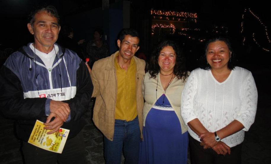 Natal Solidário dos Moradores do Tarumã Por ocasião do periodo de festas e final de ano, os moradores do Tarumã através da D. Odete e amigas decidiram fazer uma festa de Natal de rua usando a rua Prof. Rubens Gomes de Souza como palco para este evento.