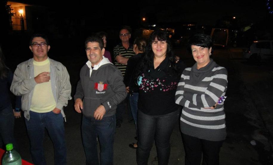 Natal Solidário dos Moradores do Tarumã Por ocasião do periodo de festas e final de ano, os moradores do Tarumã através da D. Odete e amigas decidiram fazer uma festa de Natal de rua usando a rua Prof. Rubens Gomes de Souza como palco para este evento.
