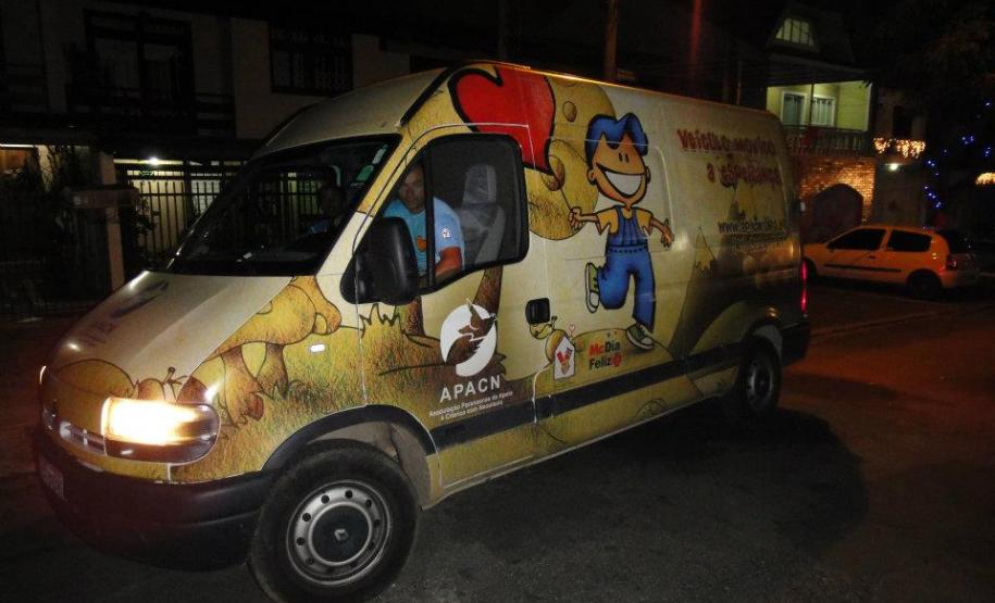 Natal Solidário dos Moradores do Tarumã Por ocasião do periodo de festas e final de ano, os moradores do Tarumã através da D. Odete e amigas decidiram fazer uma festa de Natal de rua usando a rua Prof. Rubens Gomes de Souza como palco para este evento.