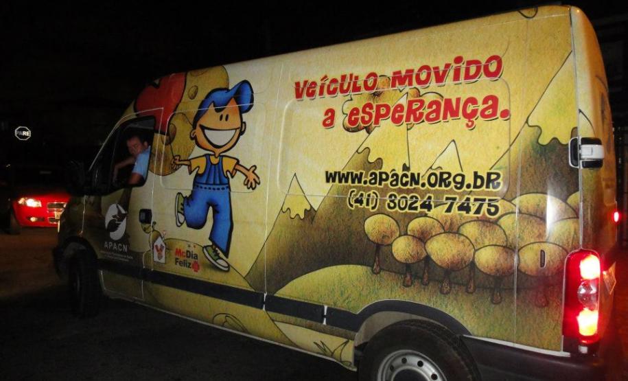 Natal Solidário dos Moradores do Tarumã Por ocasião do periodo de festas e final de ano, os moradores do Tarumã através da D. Odete e amigas decidiram fazer uma festa de Natal de rua usando a rua Prof. Rubens Gomes de Souza como palco para este evento.