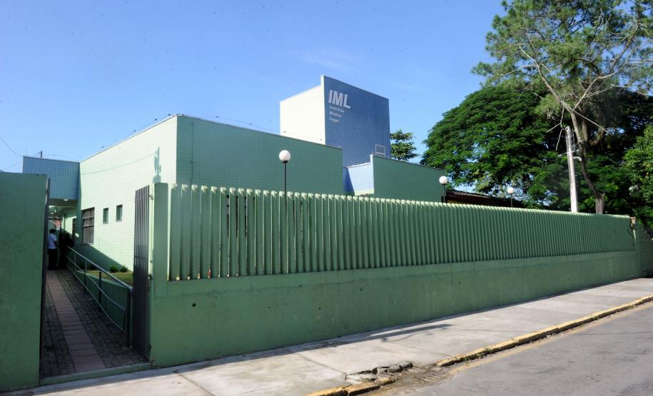 Governador Beto Richa, acompanhado pelo, Secretário de Comunicação Social, Marcelo Catani, Secretário de Segurança, Leon Grupenmacher, Deputado Artagão Junior, Prefeito Edison Kersten e demais autoridades, inaugura a nova sede do IML.Paranaguá, 29/04/2014Foto: Ricardo Almeida / ANPr