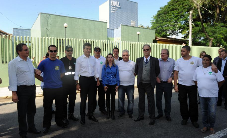 Governador Beto Richa, acompanhado pelo, Secretário de Comunicação Social, Marcelo Catani, Secretário de Segurança, Leon Grupenmacher, Deputado Artagão Junior, Prefeito Edison Kersten e demais autoridades, inaugura a nova sede do IML.Paranaguá, 29/04/2014Foto: Ricardo Almeida / ANPr