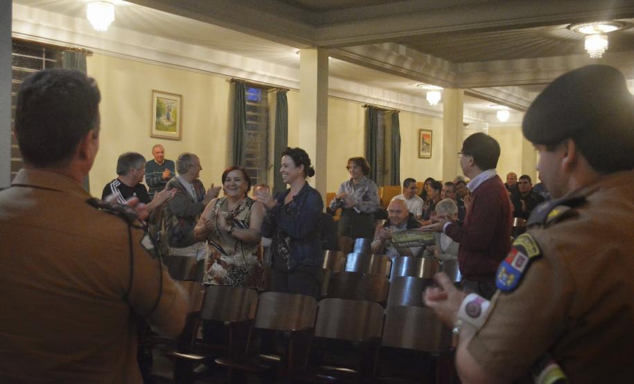 Mães presentes foram homenageadas pela comunidade.