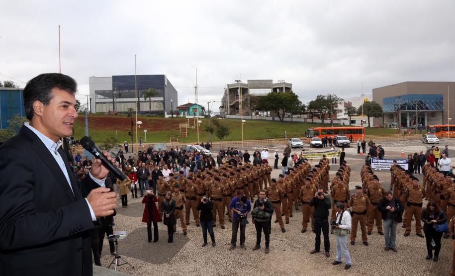 Efetivo da PM nos Campos Gerais é ampliado com 229 novos policiais Governador Beto Richa apresenta em Ponta Grossa, os novos policiais e bombeiros militares que atuarão na região. Ponta Grossa, 29/05/2014. Foto: Orlando Kissner/ANPr