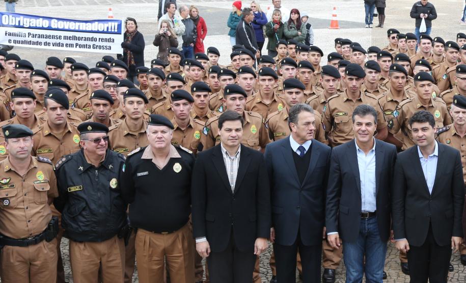 Efetivo da PM nos Campos Gerais é ampliado com 229 novos policiais Governador Beto Richa apresenta em Ponta Grossa, os novos policiais e bombeiros militares que atuarão na região. Ponta Grossa, 29/05/2014. Foto: Orlando Kissner/ANPr
