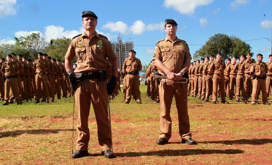 Segurança do Oeste e Sudoeste recebe o reforço de 531 policiais e bombeiros O governador Beto Richa recebeu nesta quinta-feira (29), em Cascavel, os novos 531 soldados e bombeiros militares que reforçarão o policiamento nos 94 municípios das regiões Oeste e Sudoeste, pertencentes ao 5º Comando Regional da Polícia Militar (CRPM). Cascavel, 29/05/2014.Foto: Daniel Meneghetti/PMPR