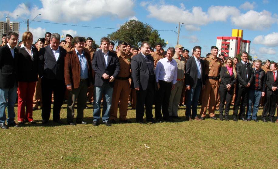 Segurança do Oeste e Sudoeste recebe o reforço de 531 policiais e bombeiros O governador Beto Richa recebeu nesta quinta-feira (29), em Cascavel, os novos 531 soldados e bombeiros militares que reforçarão o policiamento nos 94 municípios das regiões Oeste e Sudoeste, pertencentes ao 5º Comando Regional da Polícia Militar (CRPM). Cascavel, 29/05/2014.Foto: Daniel Meneghetti/PMPR