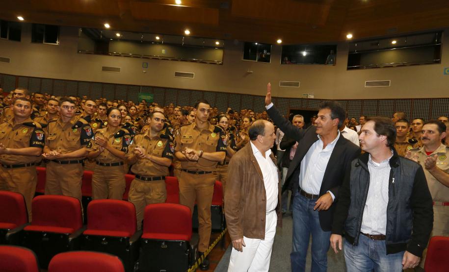 Governo combate a criminalidade com planejamento e investimentos O governador Beto Richa apresentou os novos policiais e bombeiros militares que atuarão em Maringá e região.Maringá, 29-05-14.Foto: Arnaldo Alves / ANPr.