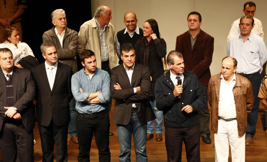 Governo combate a criminalidade com planejamento e investimentos O governador Beto Richa apresentou os novos policiais e bombeiros militares que atuarão em Maringá e região.Maringá, 29-05-14.Foto: Arnaldo Alves / ANPr.