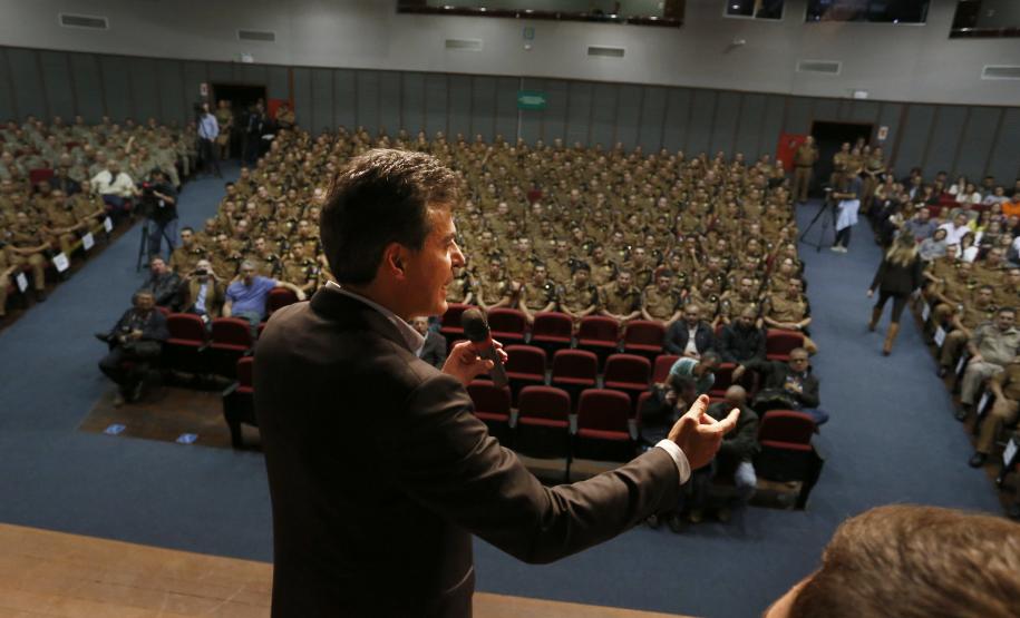 Governo combate a criminalidade com planejamento e investimentos O governador Beto Richa apresentou os novos policiais e bombeiros militares que atuarão em Maringá e região.Maringá, 29-05-14.Foto: Arnaldo Alves / ANPr.