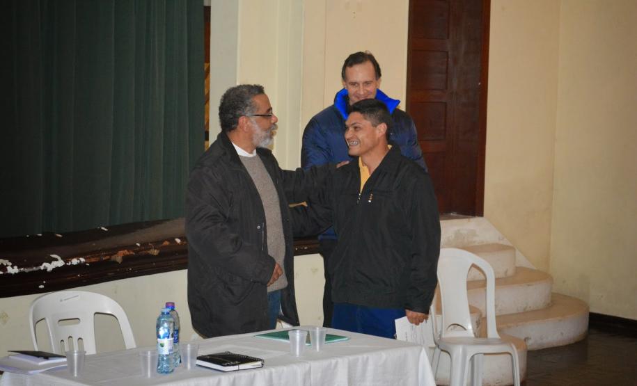 Supervisor da GM APARECIDO obtendo o reconhecimento por serviços prestados ao bairro