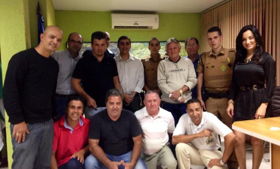 CONSEG de Mauá da Serra recebe Carta Constitutiva No dia 20 de Outubro de 2014 a coordenadora, investigadora Giselle Guimarães, e o assessor técnico da Coordenação de Consegs, Sandromar Viana, entregaram a Carta Constitutiva aos membros do Conselho Comunitário de Segurança de Mauá da Serra.