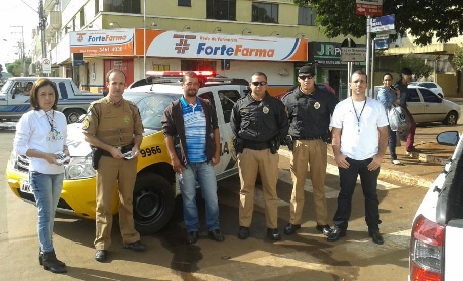 CONSEG de Faxinal realiza campanha educativa de trânsito Equipe que realizou a campanha