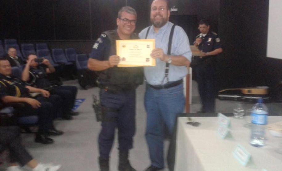 CONSEG Água Verde presta homenagem a policiais CONSEG Água Verde presta homenagem a policiais