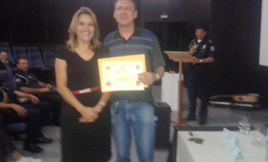 CONSEG Água Verde presta homenagem a policiais CONSEG Água Verde presta homenagem a policiais