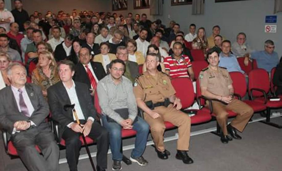 Comandante-Geral da PM participa de solenidade de posse da nova diretoria do CONSEG do Jardim das Américas Comandante-Geral da PM participa de solenidade de posse da nova diretoria do CONSEG do Jardim das Américas