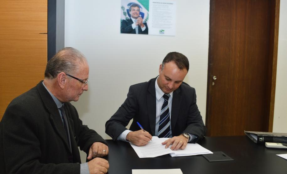 Secretário Wagner Mesquita assina novo decreto dos Conselhos Comunitários de Segurança Secretário Wagner Mesquita assina novo decreto dos Conselhos Comunitários de Segurança