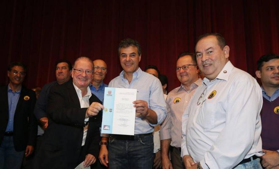 Governador Beto Richa entrega Carta Constitutiva ao CONSEG de Paranavaí