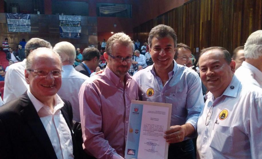 Governador Beto Richa entrega Carta Constitutiva ao CONSEG de Paranavaí Governador Beto Richa entrega Carta Constitutiva ao CONSEG de Paranavaí