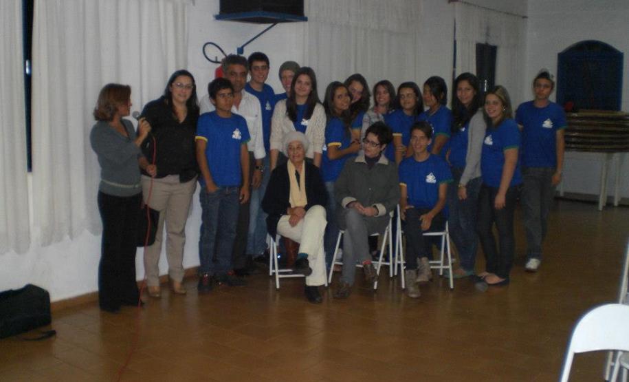 CONSEG Jovem do município Primeiro de Maio é um projeto pioneiro no Brasil Na foto os membros do CONSEG Jovem com a madrinha, Vera Maria Biscaia Vianna Baptista